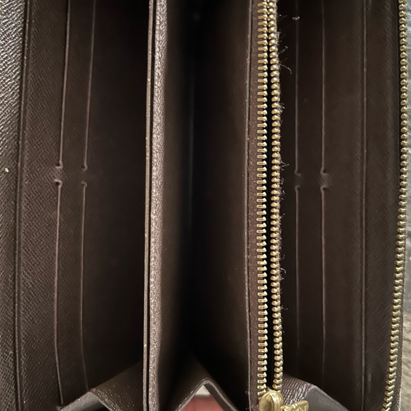 Authentic Louis Vuitton wallet - Picture 2 of 8